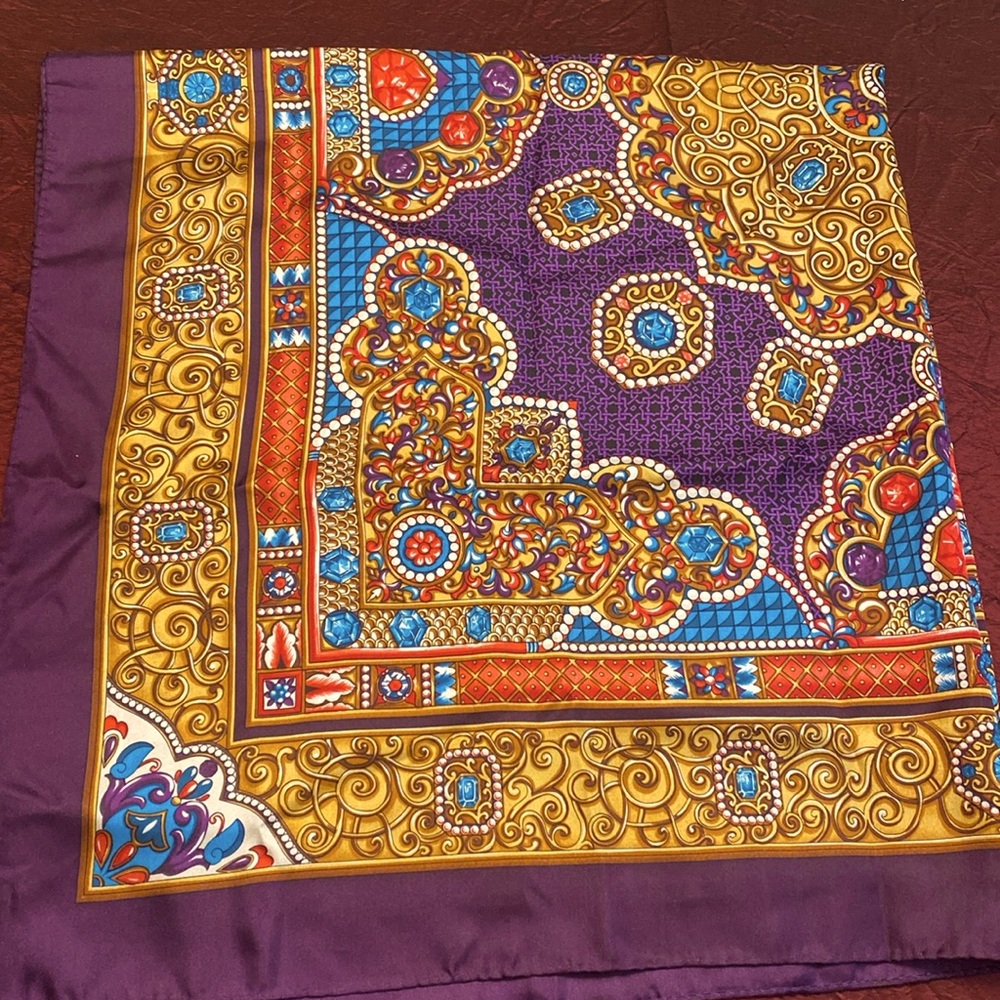 CASCA Silk VTG SCARF 35” square